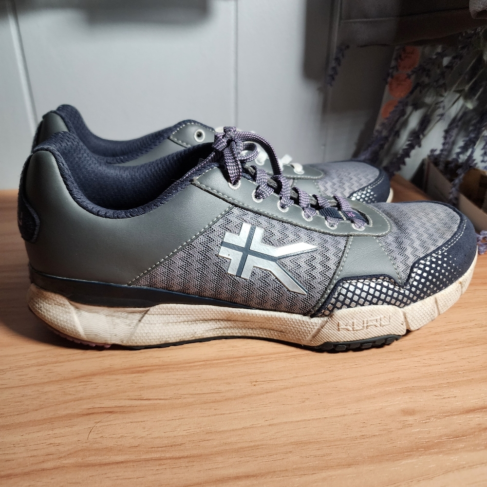 Kuru 9.5 Gray With Silver Logo Athletic Shoes